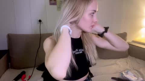 Snapshot of sailormoon666_ chatting on 01/29/25, 12:13 Sofia online show from 01/29/25, 12:13