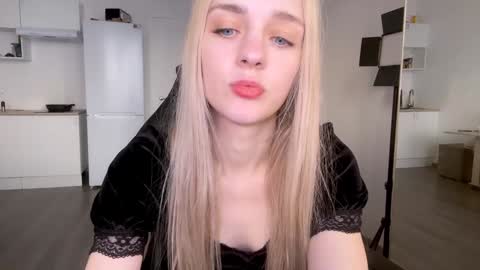 Snapshot of sailormoon666_ chatting on 02/05/25, 01:11 Sofia online show from 02/05/25, 01:11