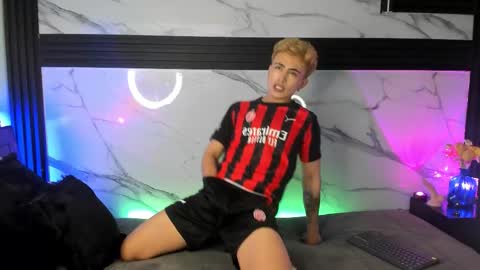 Snapshot of saimonvela chatting on 10/04/25, 05:49 Juan online show from 10/04/25, 05:49