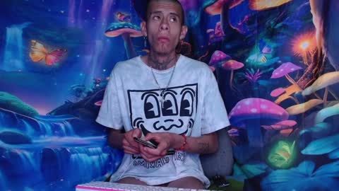 Snapshot of saint_boyy chatting on 01/13/25, 07:00 saint boy online show from 01/13/25, 07:00