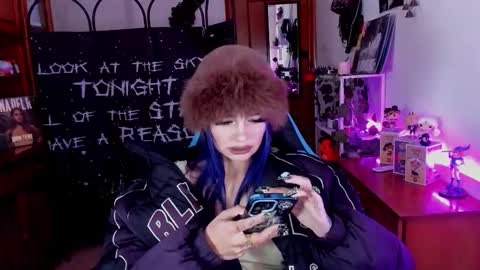    online show from 12/20/25, 09:00