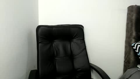 Snapshot of sakhmett chatting on 12/18/25, 11:55 Sarah online show from 12/18/25, 11:55