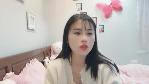 Snapshot of saki8386 chatting on 12/14/25, 02:33 saki8386 online show from 12/14/25, 02:33