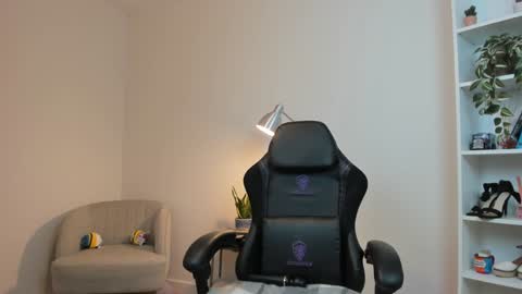 Snapshot of sakura_harper chatting on 02/08/25, 08:42 Sakura Harper online show from 02/08/25, 08:42