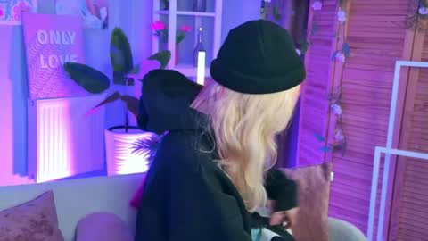 Snapshot of sakurabliss chatting on 09/15/25, 04:51 sakurabliss online show from 09/15/25, 04:51