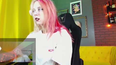 Snapshot of sakurabliss chatting on 10/08/25, 05:21 sakurabliss online show from 10/08/25, 05:21