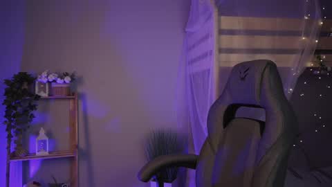 Snapshot of sakurabliss chatting on 10/20/25, 04:51 sakurabliss online show from 10/20/25, 04:51