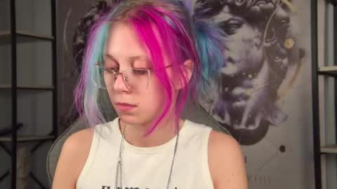 Snapshot of sakurabliss chatting on 11/18/25, 04:00 sakurabliss online show from 11/18/25, 04:00