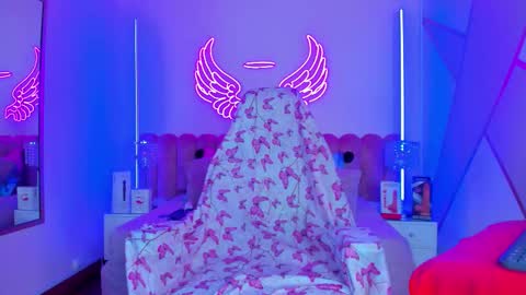 miss Sally online every night from 1am to 8am  Colombia time online show from 02/25/26, 01:32