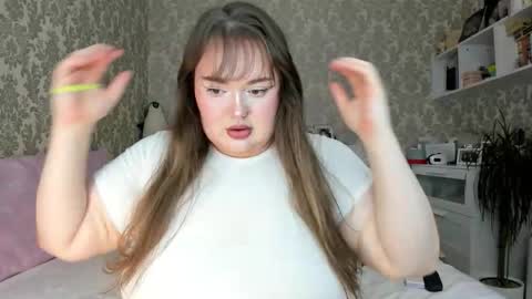 Snapshot of salma_queen chatting on 10/12/25, 09:25 SalmaRoth online show from 10/12/25, 09:25