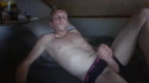 Snapshot of salmo6 chatting on 11/12/25, 01:17 salmo6 online show from 11/12/25, 01:17