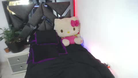 Snapshot of salo_hot01 chatting on 02/18/25, 02:05 SALO HOT online show from 02/18/25, 02:05