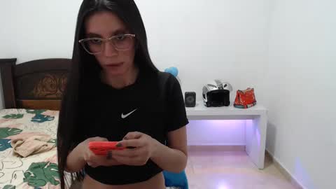 Snapshot of salome_sweet4_ chatting on 02/25/25, 07:58 salome online show from 02/25/25, 07:58