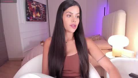 Snapshot of salomee_11 chatting on 12/16/25, 11:32 salo online show from 12/16/25, 11:32