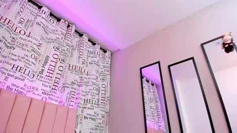 Snapshot of salomee_foxx_ chatting on 12/24/24, 12:11 Salome online show from 12/24/24, 12:11