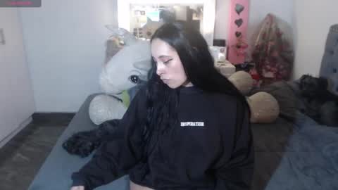 Snapshot of salomefox2 chatting on 09/16/25, 12:22 yenny online show from 09/16/25, 12:22