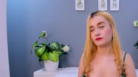 Salome Larzon online show from 05/07/26, 03:23