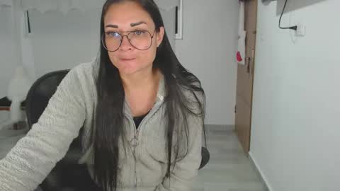 Snapshot of salomesaints chatting on 12/17/25, 01:11 salome online show from 12/17/25, 01:11