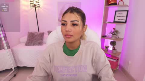 Snapshot of saloomee__ chatting on 02/14/25, 11:42 SALOME online show from 02/14/25, 11:42