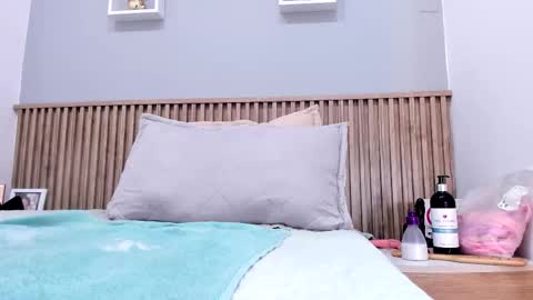 Snapshot of saloomem chatting on 11/15/25, 10:34 Salome online show from 11/15/25, 10:34