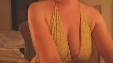 Snapshot of saltedhoney chatting on 07/04/26, 08:04 IsaBella- online show from 07/04/26, 08:04