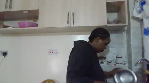 Snapshot of salty_surprise_ chatting on 12/15/25, 04:33 salty_surprise_ online show from 12/15/25, 04:33