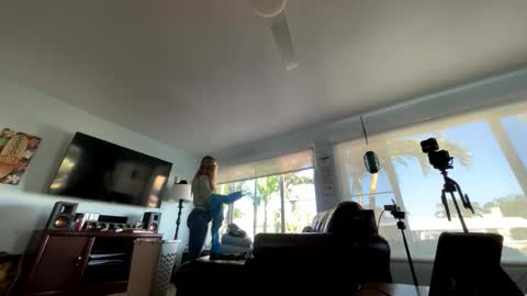 Snapshot of saltycaptain69_hatgirl69 chatting on 11/01/25, 08:00 Salty Captain 69 Hat Girl 69 online show from 11/01/25, 08:00