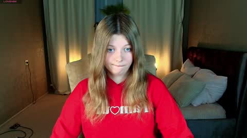 Snapshot of salut_love chatting on 12/03/24, 03:44 Ruby online show from 12/03/24, 03:44