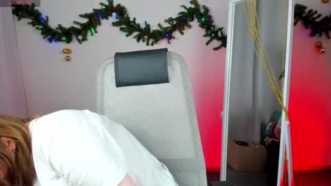 Snapshot of salut_love chatting on 12/14/24, 10:56 Ruby online show from 12/14/24, 10:56