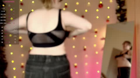 Snapshot of salut_love chatting on 12/26/24, 10:37 Ruby online show from 12/26/24, 10:37