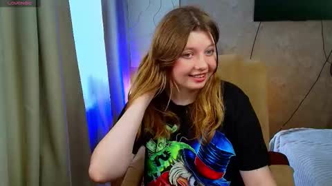 Snapshot of salut_love chatting on 09/17/25, 01:35 Ruby online show from 09/17/25, 01:35