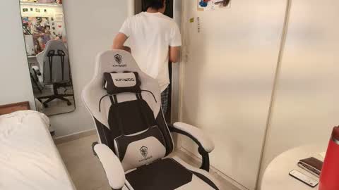 salvatore_montt online show from 12/04/25, 04:27