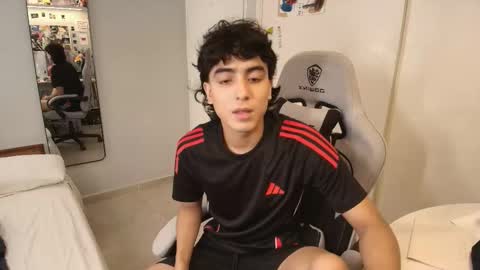 salvatore_montt online show from 12/05/25, 08:27