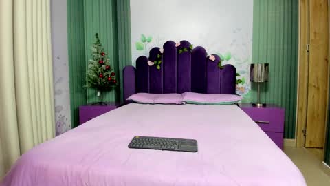 Snapshot of sam_naughty18 chatting on 12/15/24, 11:12 sam_naughty18 online show from 12/15/24, 11:12