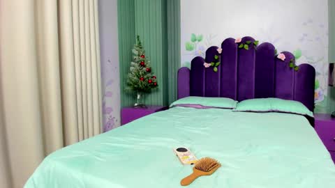 Snapshot of sam_naughty18 chatting on 12/17/24, 10:34 sam_naughty18 online show from 12/17/24, 10:34