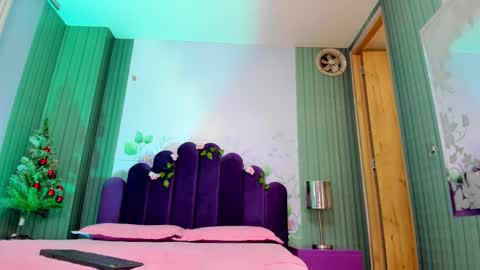 Snapshot of sam_naughty18 chatting on 12/18/24, 04:28 sam_naughty18 online show from 12/18/24, 04:28