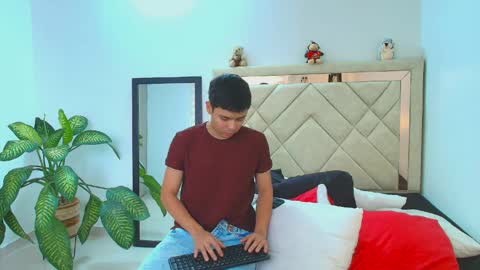 sam_tnt9 online show from 04/08/26, 07:47