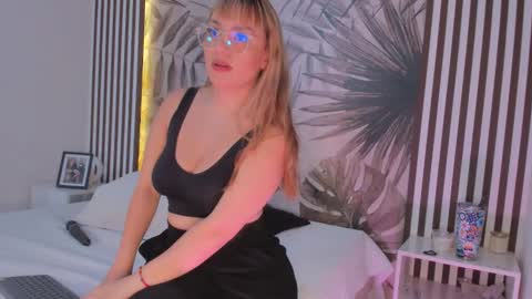 Samaantha  online show from 10/20/25, 11:54