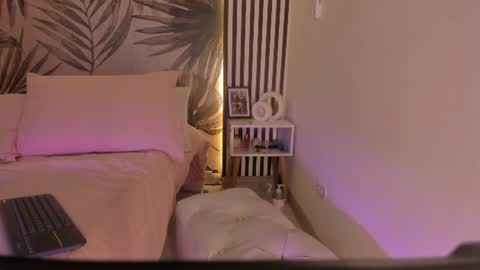 Snapshot of samaantha_white_ chatting on 07/10/26, 11:35 Samaantha online show from 07/10/26, 11:35