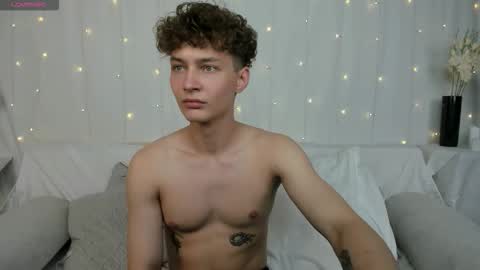 Snapshot of samanie_ chatting on 09/16/25, 01:56 Sam online show from 09/16/25, 01:56