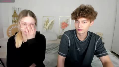 Snapshot of samanie_ chatting on 10/17/25, 09:23 Sam online show from 10/17/25, 09:23