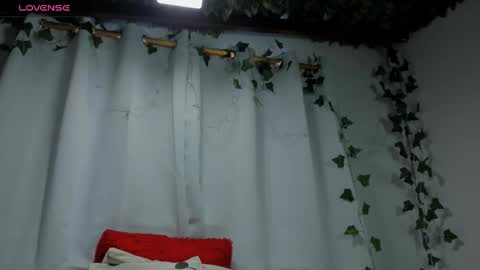 samannthaa_1 online show from 02/25/25, 03:05