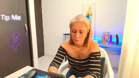 Samanta Stone online show from 09/22/25, 10:01