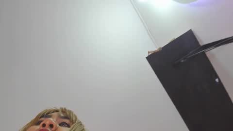 Snapshot of samantaasm chatting on 10/17/25, 10:23 samantaasm online show from 10/17/25, 10:23