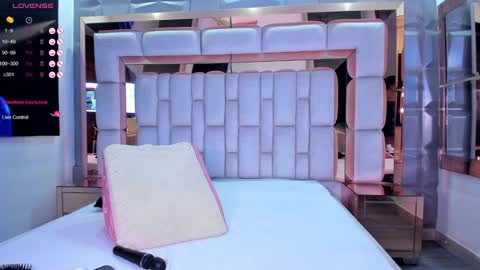 Snapshot of samantasm chatting on 01/21/25, 06:33 S A M A N T A online show from 01/21/25, 06:33