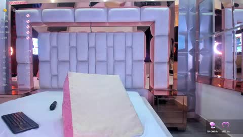 Snapshot of samantasm chatting on 02/11/25, 09:42 S A M A N T A online show from 02/11/25, 09:42