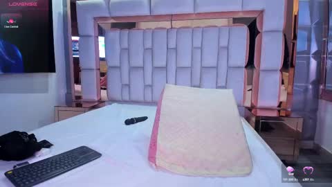 Snapshot of samantasm chatting on 02/15/25, 09:16 S A M A N T A online show from 02/15/25, 09:16