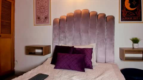 samantha_lux_ online show from 10/31/25, 10:27