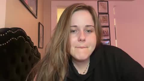 Snapshot of samanthafever chatting on 02/21/25, 04:18 samanthafever online show from 02/21/25, 04:18