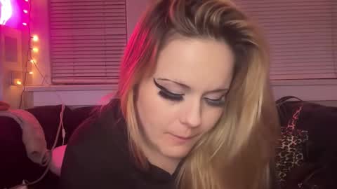 Snapshot of samanthafever chatting on 01/15/26, 12:43 samanthafever online show from 01/15/26, 12:43